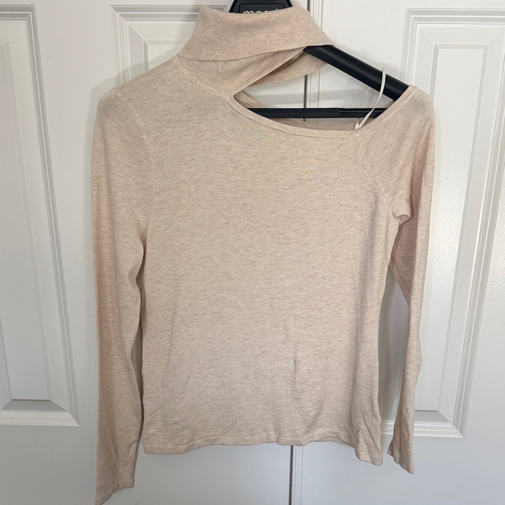 L'AGENCE Cream Long Sleeve turtleneck with cutout detail. NWT.